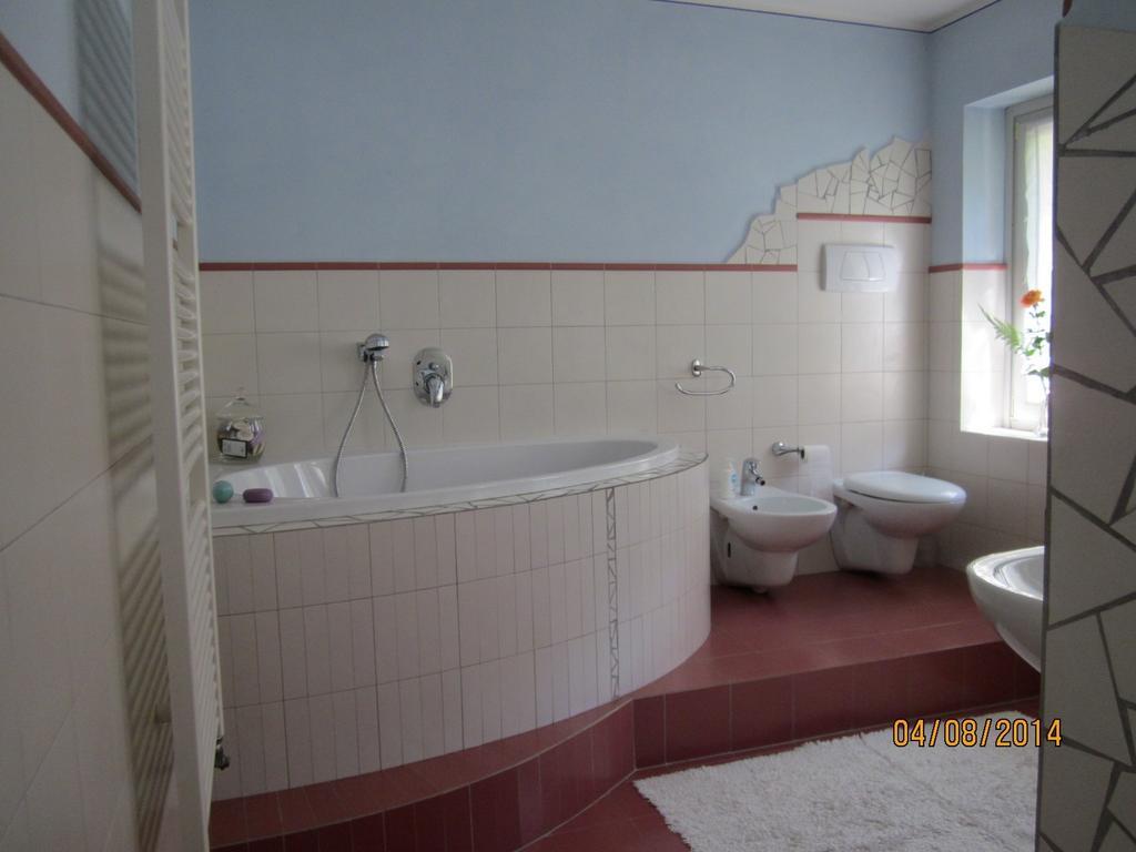 Casetta Delle Rose Biella Room photo